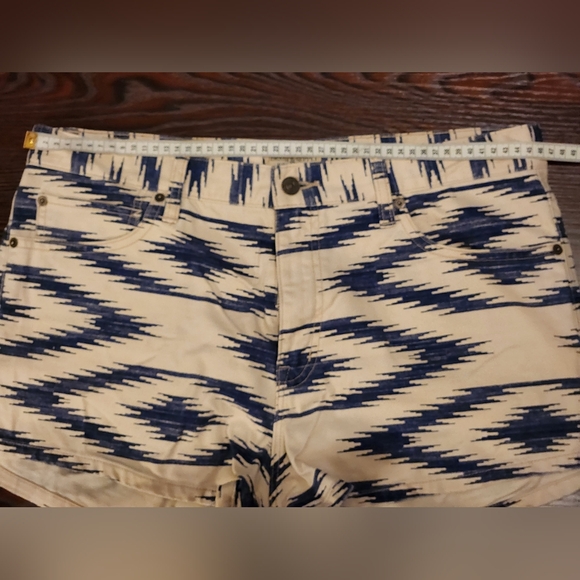 White & Blue Print Ralph Lauren Denim & Supply Shorts Size 32 LIKE NEW - Picture 5 of 5